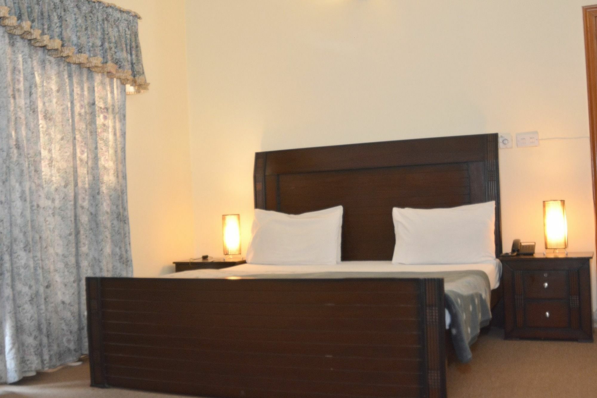 Delano Guest House イスラマバード エクステリア 写真